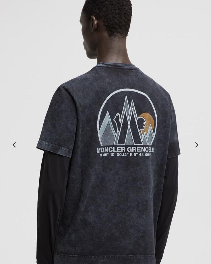 Moncler Grenoble Graphic Tee – Washed black