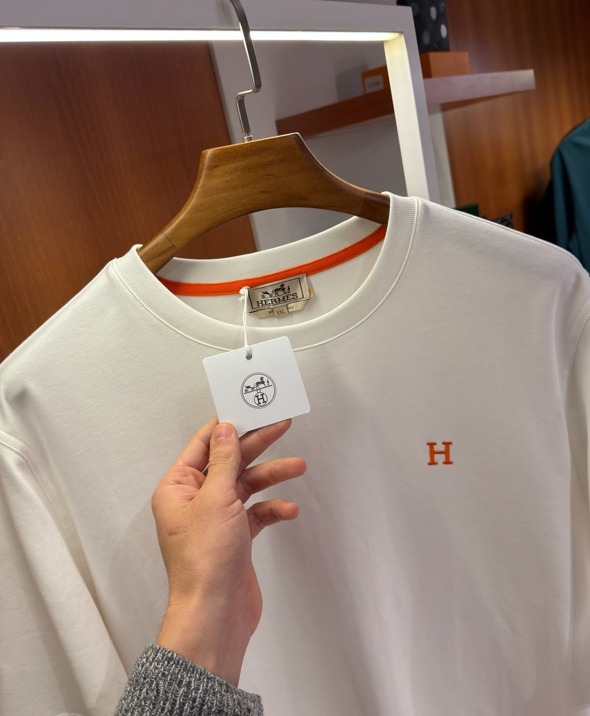Hermès White Signature “H” Cotton T-Shirt - CBLACK