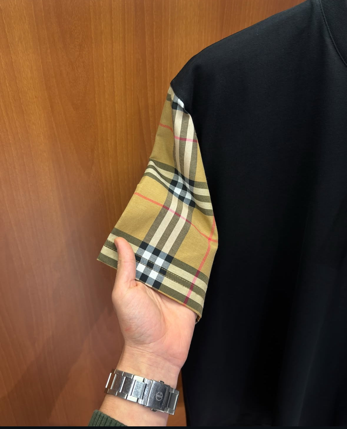 Burberry Check Sleeve Cotton T-Shirt – Luxury Edition - CBLACK
