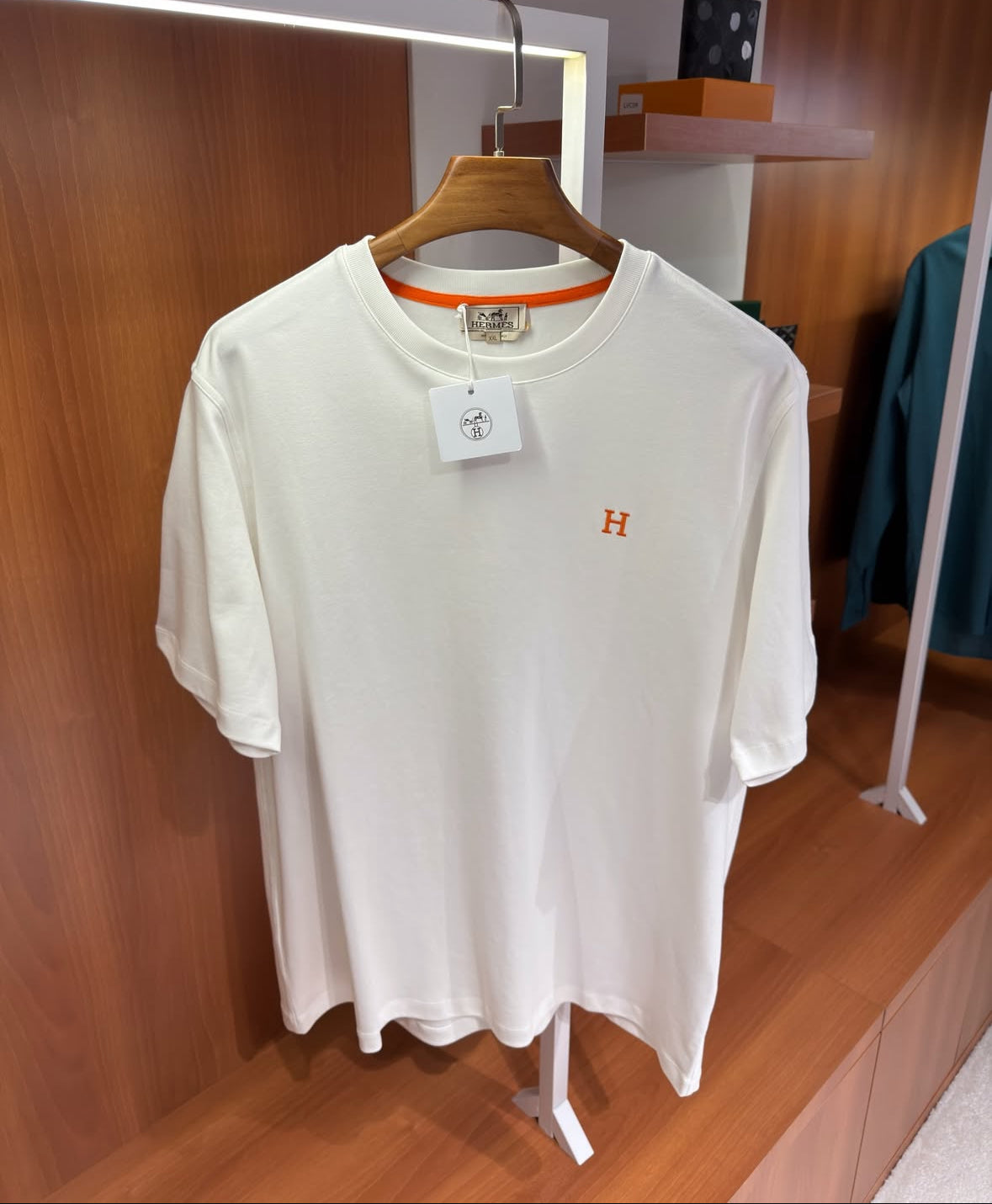 Hermès White Signature “H” Cotton T-Shirt - CBLACK
