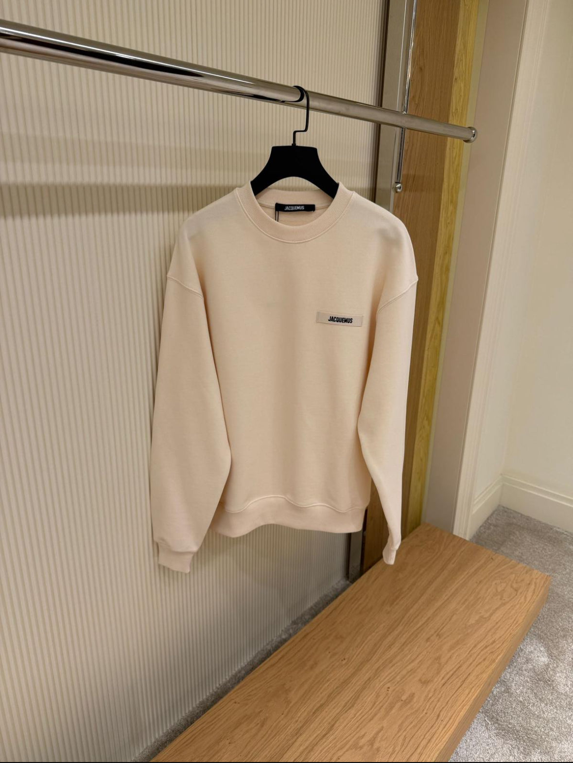 Jacquemus "Le Sweatshirt Gros Grain" in beige.