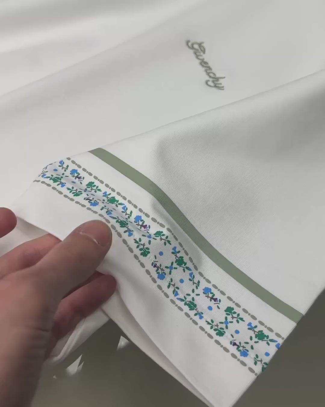 White T-Shirt with Embroidered Sleeve Detail Givenchy (Oversize)